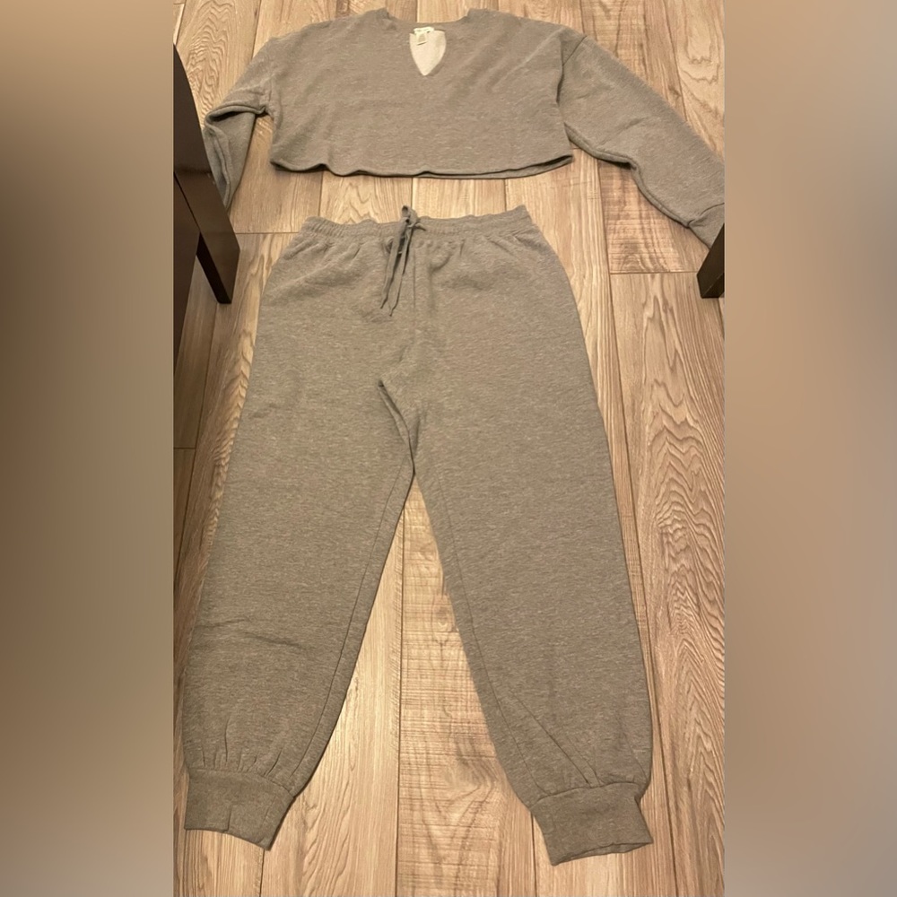 New Heather Gray Loungewear Cropped Sweatshirt and Sweatpants.